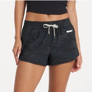 Vuori Clementine Short 2.0 Black Camo